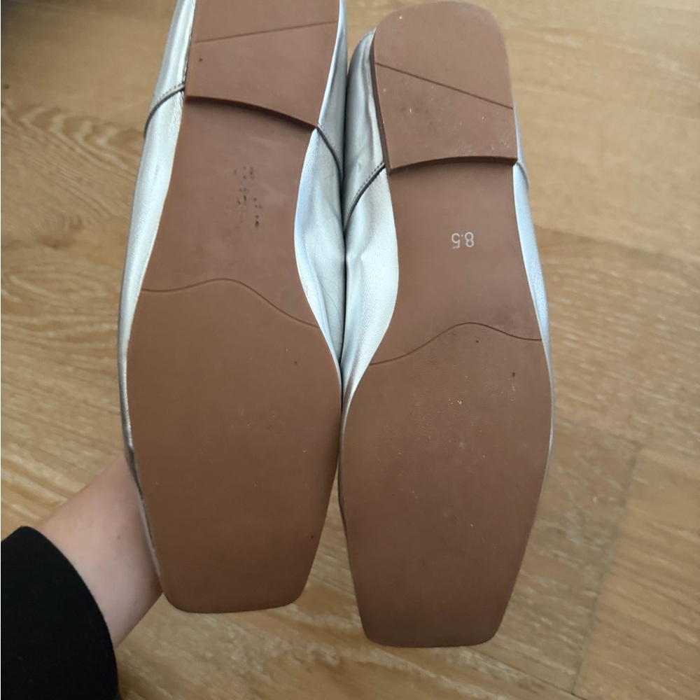 REVOLVE Silver Flats with Knotted Detail - Picture 3 of 3